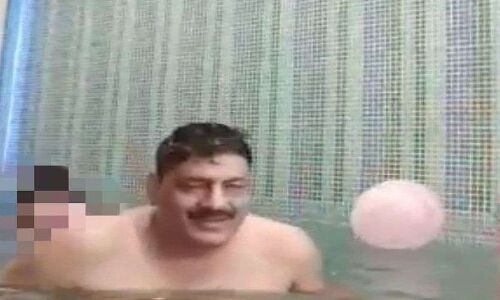 स्विमिंग पूल में लेडी कांस्टेबल के साथ अश्लील कृत्य करने वाले CO गिरफ्तार, दोनों ने बच्चे के साथ भी की थी शर्मनाक हरकत