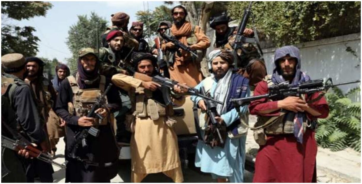 ID कार्ड दिखाता रहा साथी लेकिन तालिबान ने पंजशीर में एक युवक को सड़क पर गोलियों से भून डाला!