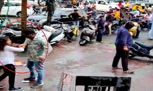 बर्थडे वाले दिन किसी और के साथ घूम रही थी गर्लफ्रेंड, फिर बीच चौराहे जमकर हुई थप्पड़बाजी