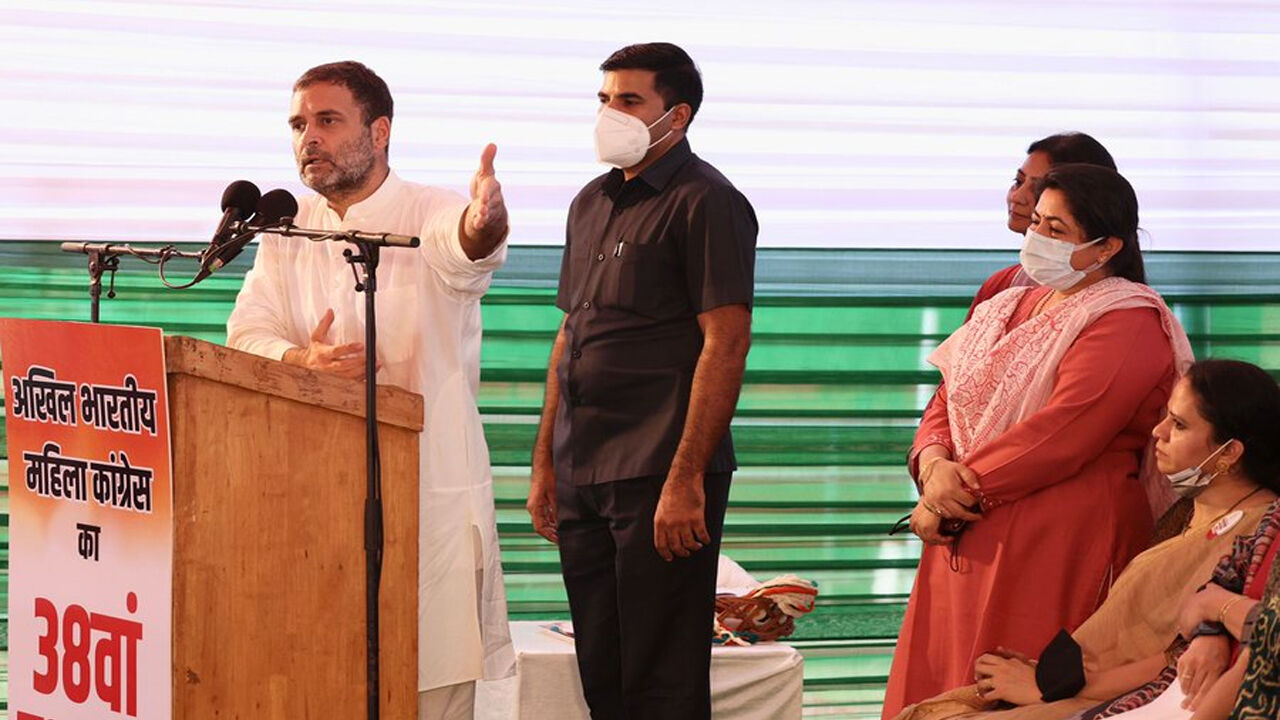 RSS - BJP पर जमकर बरसे राहुल गांधी, बोले महात्मा गांधी के साथ महिलाएं दिखती थीं, मोहन भागवत के साथ क्यों नहीं