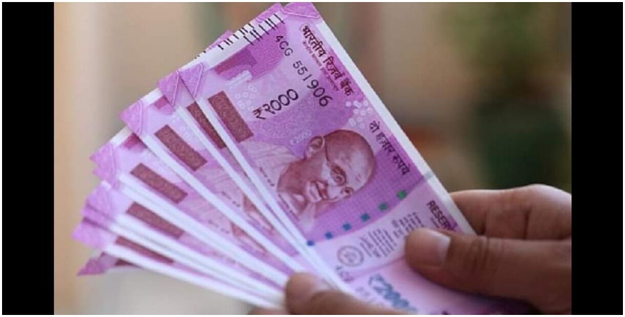 रातोंरात करोड़पति बन गये दो स्कूली छात्र, एक के खाते में 900 करोड़ तो दूसरे में आई 60 करोड़ से ज्यादा की रकम