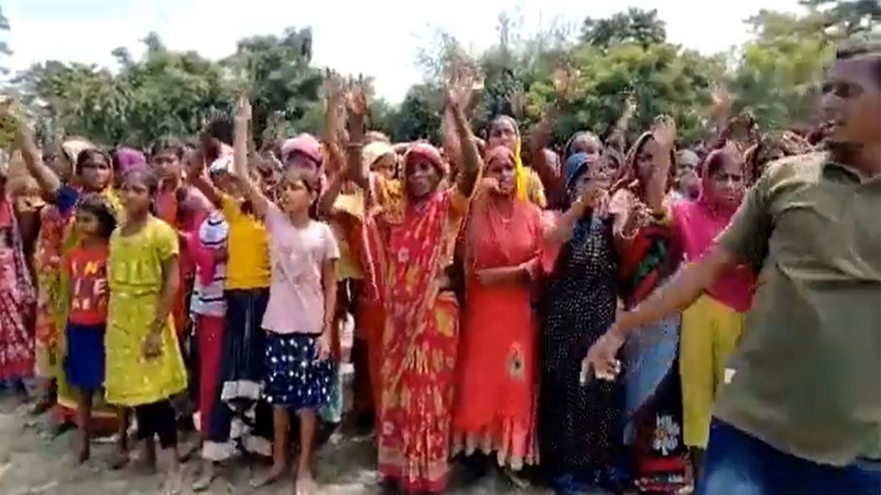 Assam News : अवैध अतिक्रमण के खिलाफ अभियान के बाद जमीन से बेदखल हुए 800 से ज्यादा परिवार, किया प्रदर्शन