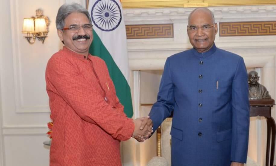 महात्मा गाँधी केंद्रीय विश्वविद्यालय के VC संजीव शर्मा फरार, खुलेआम करते हैं चैलेंज मुझे दोबारा कुलपति बनने से नहीं रोक सकता कोई