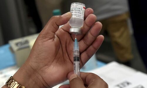Covid 19 Vaccination : कोविशील्ड की जगह लगा दिया कुत्ते के काटने का इंजेक्शन, वैक्सीनेशन ड्राइव के दौरान बड़ी लापरवाही