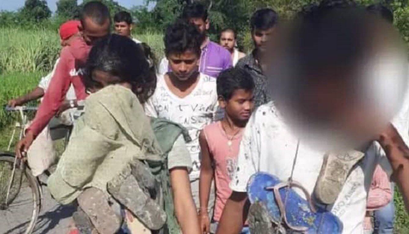 Basti News Hindi: दलित जोड़े का मुंह काला कर गाँव में घुमाया, चप्पल की माला भी पहनाई