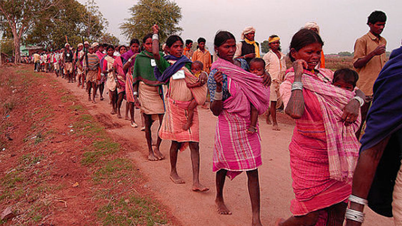 Dalit & Adiwasi : दलित एवं आदिवासी : भूमि सुधार एवं वनाधिकार कानून के लिए मजबूत आंदोलन चलाने की आवश्यकता