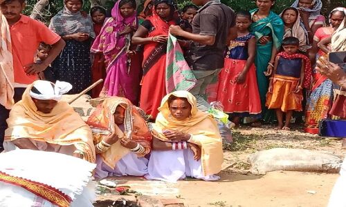 Jharkhand Love Triangle: एक ही मंडप में दो प्रेमिकाओं से युवक ने रचाई शादी, मां-बाप की शादी के गवाह बने  4 बच्चे