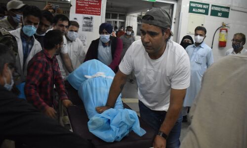 Kashmir: Gunmen strike in Srinagar, Bandipora: Famous Chemist; non-J&K vendor; Sumo driver killed within an hour Kashmir: Gunmen strike in Srinagar, Bandipora: Famous Chemist; non-J&K vendor; Sumo driver killed within an hour