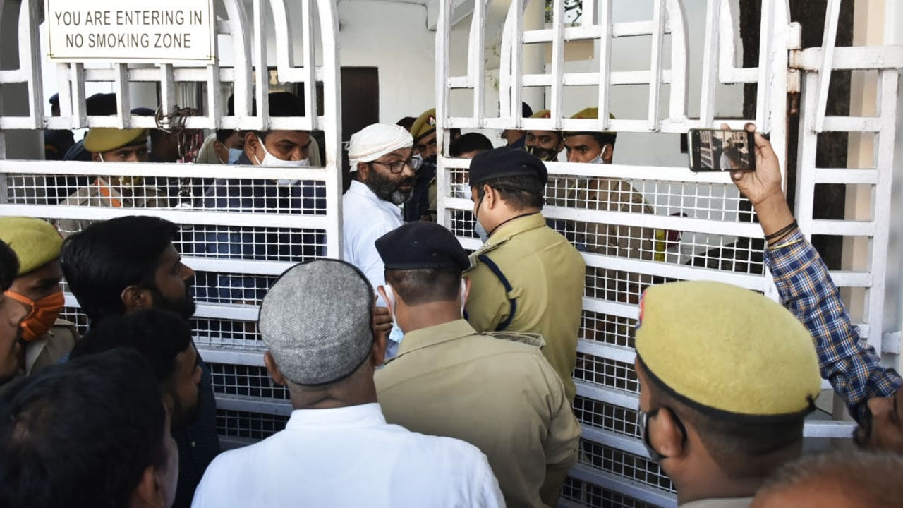 योगी को अजय कुमार लल्लू की ललकार, लखीमपुर नरसंहार के दोषियों के घर पर कब चलेगा बुल्डोजर योगी को अजय कुमार लल्लू की ललकार, लखीमपुर नरसंहार के दोषियों के घर पर कब चलेगा बुल्डोजर