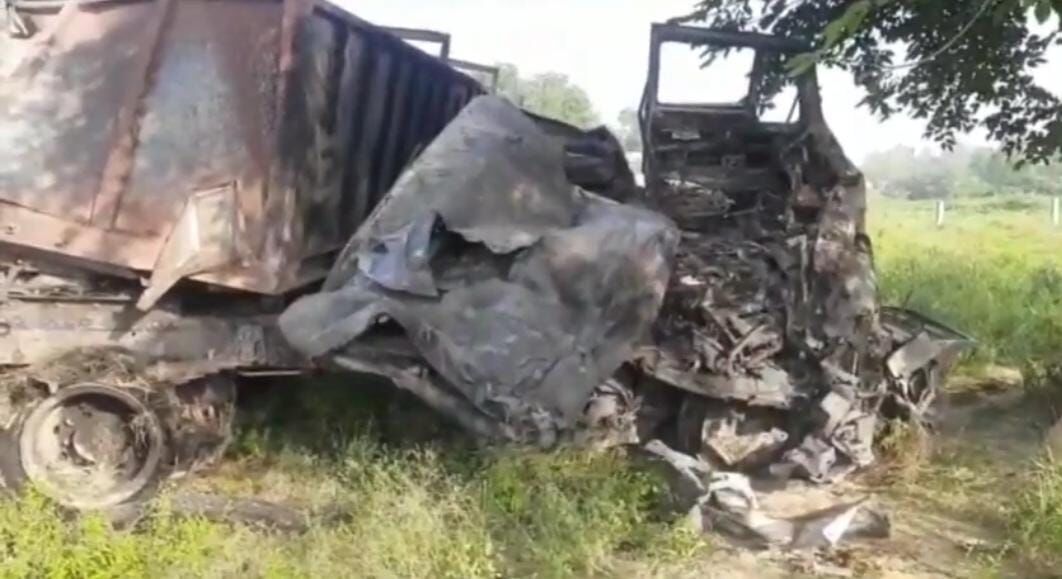Kanpur News: राष्ट्रीय राजमार्ग पर भीषण सड़क हादसा, टक्कर के बाद ट्रक-ट्रेलर की आग में क्लीनर व ड्राइवर सहित 3 जलकर राख