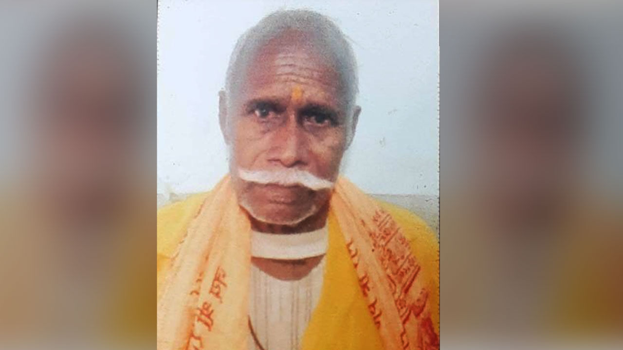 UP Crime News : बदायूं में मंदिर के महंत की निर्मम हत्या, जीभ और मूंछ काटकर ले गए हत्यारे