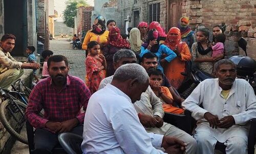 Janjwar Impact : जनज्वार ने छात्तर गांव मुद्दा उठाया तो प्रशासन आया हरकत में, 23 के खिलाफ मामला दर्ज