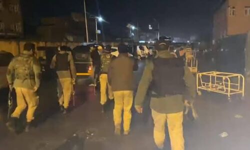 Kashmir News : कश्मीर में लगातार दूसरे दिन गैर कश्मीरियों पर हमले में दो की मौत, फारुख अब्दुल्ला बोले-बदनाम करने की साजिश