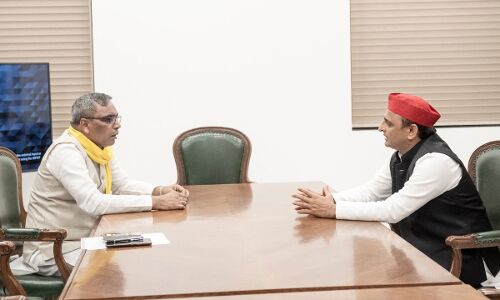 Om Prakash Rajbhar और Akhilesh Yadav का मिलन, 2022 के चुनाव में भाजपा को सत्ता से हटा पाएगी ये जोड़ी ?