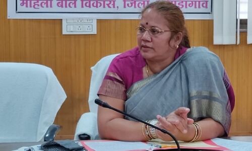 Blind Faith: पेड़ काटने से मना किया तो महिला को टोनही बताया, MSc पास युवक की शिकायत लेकर महिला आयोग पहुंची पीड़िता