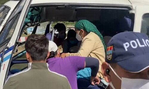 Uttarakhand : आपदा में फंसीं सीएम धामी की मां, हेलीकॉप्टर से किया गया रेस्क्यू Uttarakhand : आपदा में फंसीं सीएम धामी की मां, हेलीकॉप्टर से किया गया रेस्क्यू