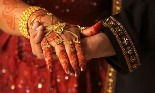 Odisha News: दो लाख में नवविवाहित पत्नी का किया सौदा, बुजुर्ग के हाथों बीवी बेचकर पति ने खरीदा स्मार्टफोन