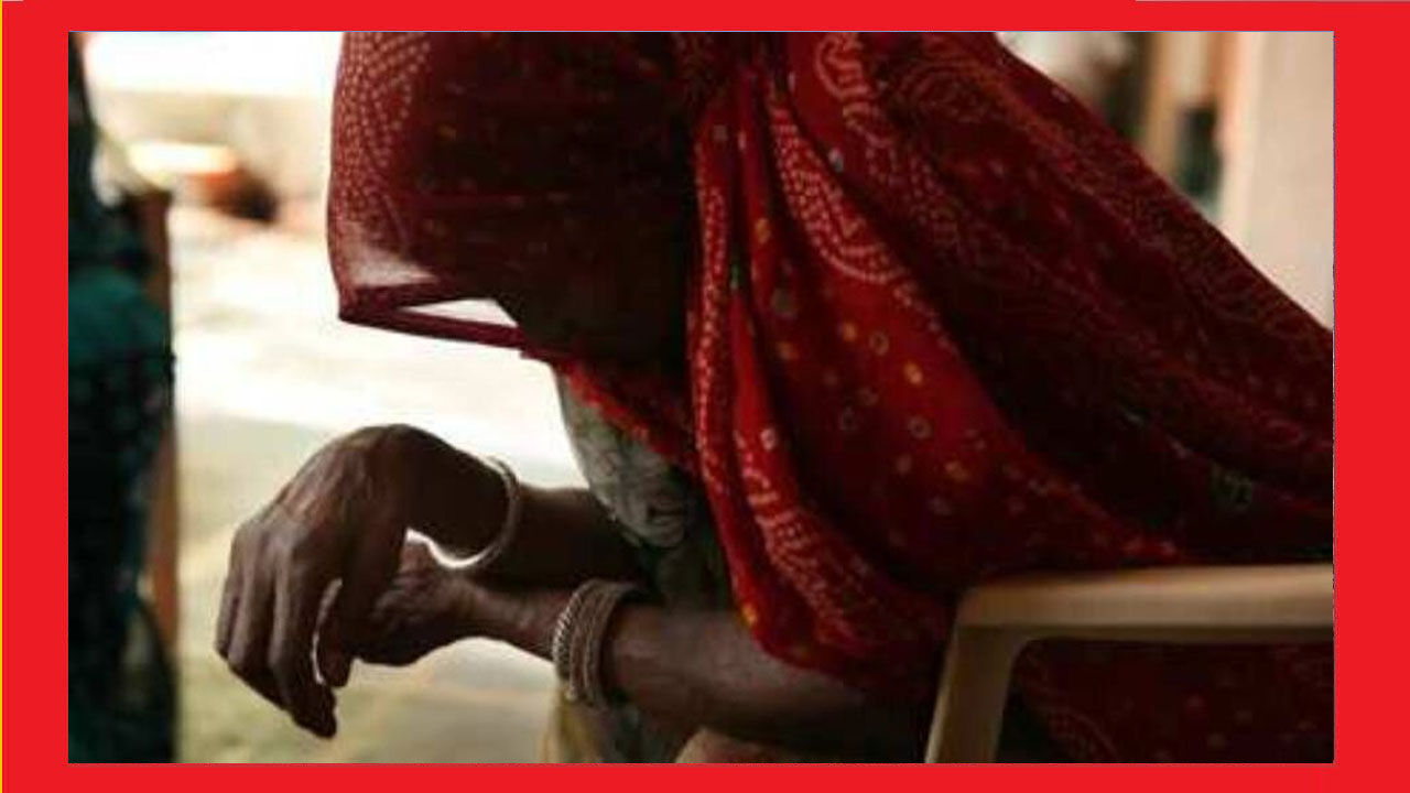 अंधविश्वास : MP में डायन होने के शक में भतीजे ने रेत दिया चाची का गला, लड़की की बीमारी के लिए बताया जा रहा था दोषी अंधविश्वास : MP में डायन होने के शक में भतीजे ने रेत दिया चाची का गला, लड़की की बीमारी के लिए बताया जा रहा था दोषी