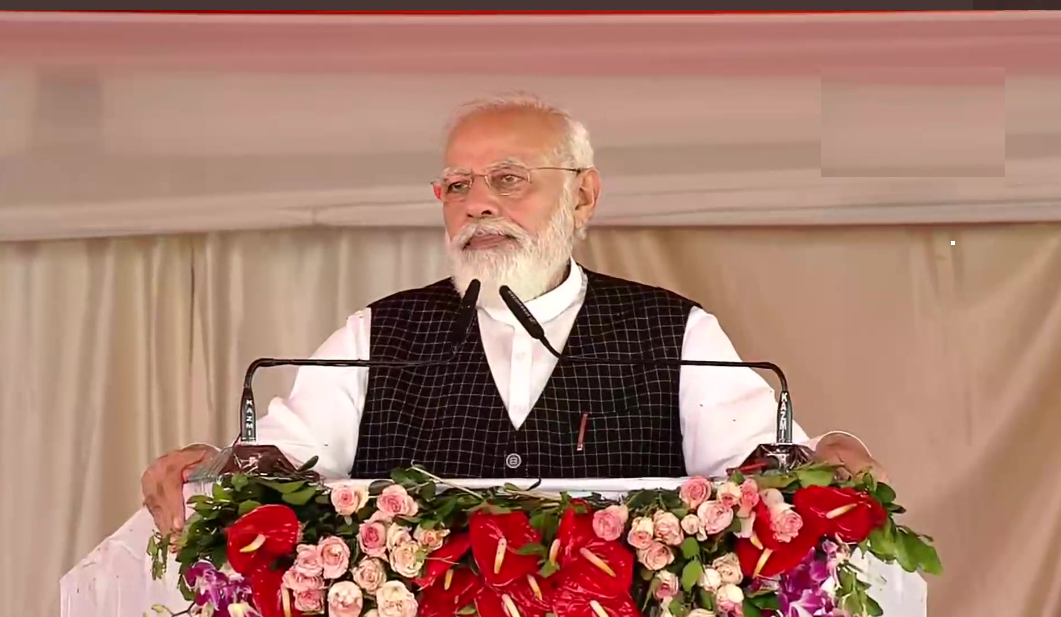 सभी डॉक्टर एक घंटा काम छोड़ अनिवार्य रूप से देखें मोदी जी का भाषण, बनारस DM का चौंकाने वाला आदेश