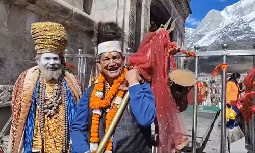 Harish Rawat In Kedarnath : डमरू की थाप पर जमकर नाचे कांग्रेस के हरीश रावत, देवस्थानम बोर्ड भंग कर तीर्थ-पुरोहितों का दिल जीतने की भी की कोशिश