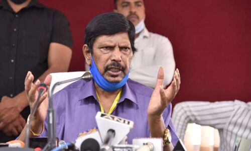 रामदास अठावले ने महंगाई पर दिया बयान, इसके लिए कांग्रेस को ठहराया जिम्मेदार, यूजर ने लिखा मोदी जी 8 सालों से झुनझुना बजा रहे हैं क्या