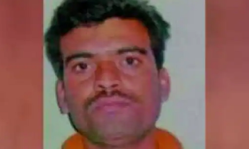 Uttar Pradesh Crime News : साढ़े पांच लाख का इनामी डकैत गौरी यादव एनकाउंटर में ढेर, एके-47 बरामद