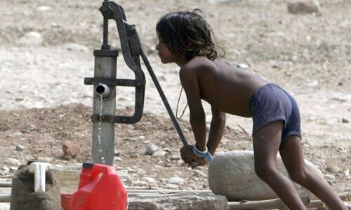 UNICEF Report : पानी की किल्लत से जूझ रहा दुनिया का हर तीसरा बच्चा, भारत में 9 करोड़ बच्चों को पानी भी नसीब नहीं