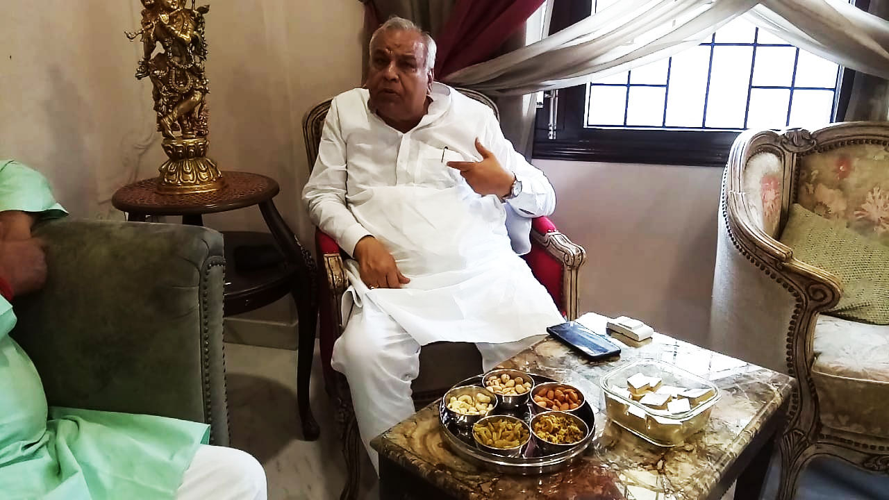 Kanpur News : महंगाई के सवाल पर भड़क गए कानपुर के BJP सांसद सत्यदेव पचौरी, बोले बाहर निकालो इस पत्रकार को