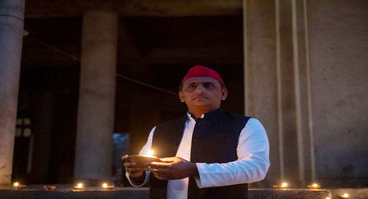 UP News : अखिलेश यादव ने लखीमपुरी खीरी के किसानों की याद में दिया जलाकर मनाया लखीमपुर किसान स्मृति दिवस