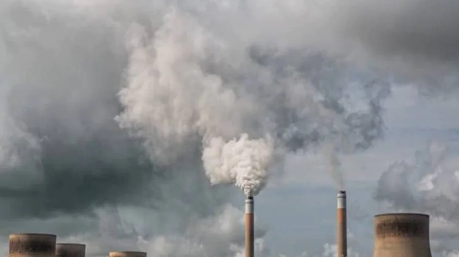 Air Pollution : वायु प्रदूषण से दिल्ली में 10 साल तो लखनऊ में साढ़े  9 साल छोटी हो रही जिंदगी- रिपोर्ट