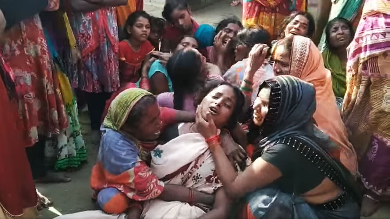 Bihar Liquor Deaths: बिहार में जहरीली शराब का कहर, समस्तीपुर में BSF और आर्मी के दो जवान समेत चार लोगों की मौत Bihar Liquor Deaths: बिहार में जहरीली शराब का कहर, समस्तीपुर में BSF और आर्मी के दो जवान समेत चार लोगों की मौत