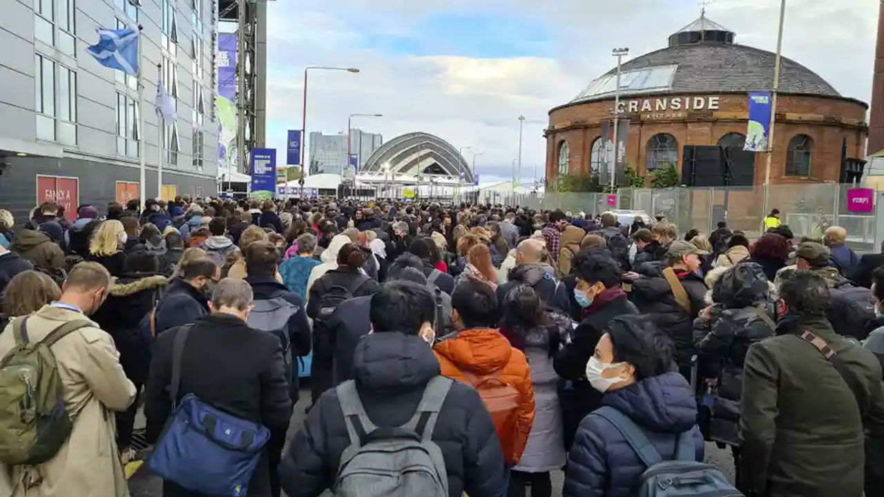 COP 26 Long Queues In Entrance: बदइंतजामी, रंगभेद और कंपनियों के दबाव में उलझे सम्मेलन को नेट-जीरो से आस