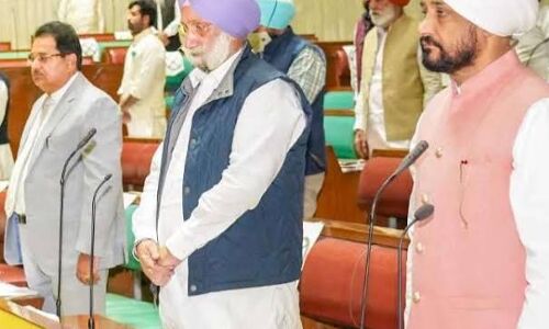 Punjab News : सदन की कार्यवाही के बीच ही पार्टी छोड़ दूसरे दल के पाले में चले गए विधायक, बन गई अजीबोगरीब स्थिति