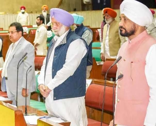 Punjab News : सदन की कार्यवाही के बीच ही पार्टी छोड़ दूसरे दल के पाले में चले गए विधायक, बन गई अजीबोगरीब स्थिति
