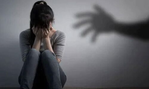 Dehradun Crime News : कोचिंग टीचर ने शादी का झांसा देकर छात्रा से किया दुष्कर्म, पीड़िता ने लगाई इंसाफ की गुहार Dehradun Crime News : कोचिंग टीचर ने शादी का झांसा देकर छात्रा से किया दुष्कर्म, पीड़िता ने लगाई इंसाफ की गुहार