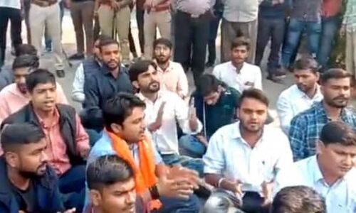 Rajasthan News : छात्र के नमाज पढ़ने के बाद कैंपस बना राजनीति का अखाड़ा - ABVP ने किया हनुमान चालीसा का पाठ