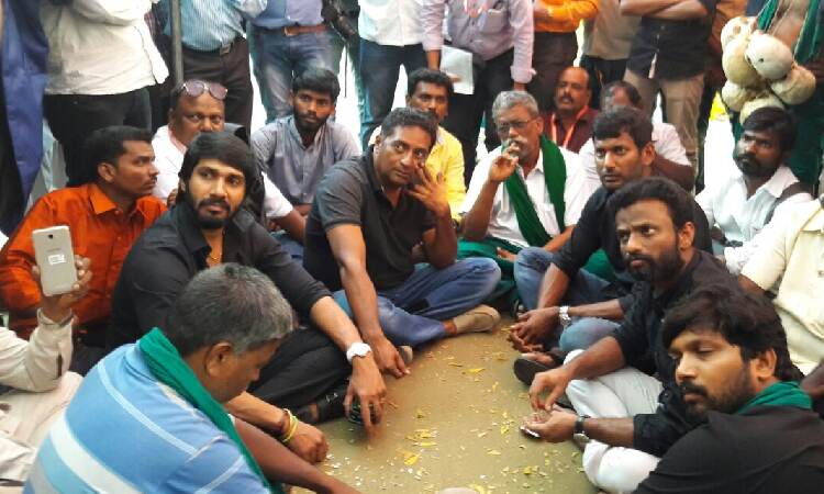 Farmers Protest: किसानों ने राजा को झुका दिया कृषि कानून वापसी पर फिल्म एक्टर प्रकाश राज का ट्वीट
