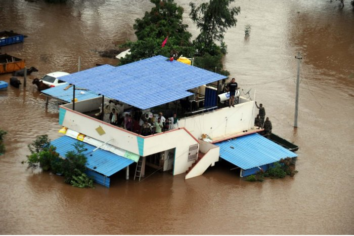 Andhra Pradesh Flash Flood: आंध्र प्रदेश में बारिश से भारी तबाही, 17 की मौत और 100 से ज्यादा लापता