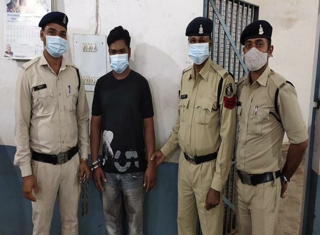 Raipur Crime News: डांस करते हुए गलती से टकराया युवक तो छाती पर पत्थर पटक कर दी हत्या