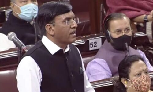 स्वास्थ्य मंत्री का राहत वाला बयान, कहा- भारत में Omicron Variant का अभी तक कोई मरीज नहीं स्वास्थ्य मंत्री का राहत वाला बयान, कहा- भारत में Omicron Variant का अभी तक कोई मरीज नहीं