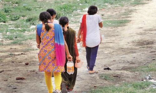 Uttar Pradesh : इन 47 जिलों के लोग आज भी खुले में करते हैं शौच, NARSS की रिपोर्ट में खुलासा