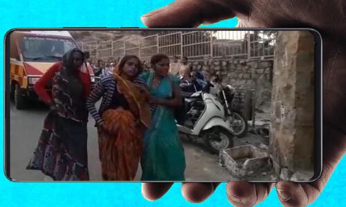 Jhansi News: पीएम मोदी के लिए लगे पुलिस बैरिकेडिंग ने रोका एम्बुलेंस का रास्ता, दर्द से कराहती गर्भवती पैदल चल पड़ी अस्पताल की ओर