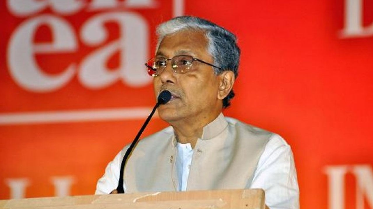 Tripura News : कोरोना नियमों के उल्लंघन के आरोपी पूर्व सीएम मानिक सरकार को राहत, अदालत से  मिली जमानत