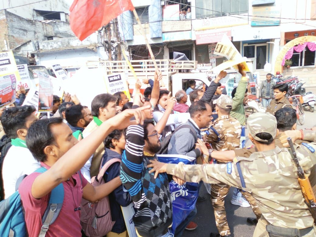 प्रयागराज दलित हत्याकांड : माले ने मनाया राज्यव्यापी विरोध दिवस, मार्च निकाल रहे युवाओं की लखनऊ में गिरफ्तारी पर निंदा की