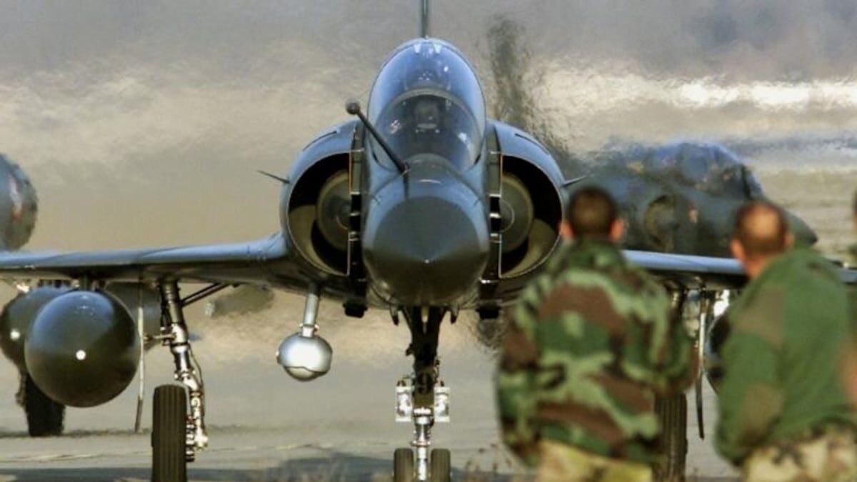 Lucknow News: लखनऊ में Fighter jet Mirage का टायर उड़ा ले गए चोर, एयरफोर्स में हड़कंप