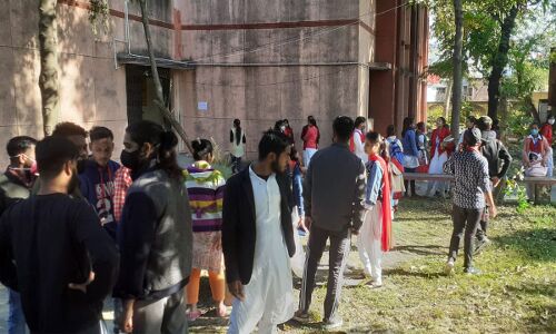 Pilibhit Crime News : प्रोफेसर पर छात्राओं से रेप और सेक्स रैकेट चलाने का आरोप, जांच करने पीलीभीत पहुंची शासन की टीम