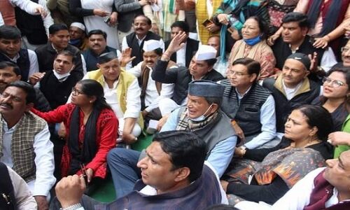 पूर्व मंत्री यशपाल आर्य और उनके बेटे पर हमले के विरोध में पुरे प्रदेश में कांग्रेस ने जताया गुस्सा, गिरफ्तारी की मांग