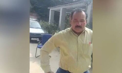 Principal Beat Dalit Student Hand Swollen Due To Beating, Family Reached With Complaint, Principal Beat Beaten Again In Front Them.