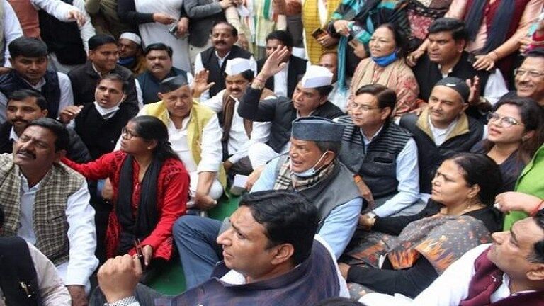 पूर्व मंत्री यशपाल आर्य और उनके बेटे पर हमले के विरोध में पुरे प्रदेश में कांग्रेस ने जताया गुस्सा, गिरफ्तारी की मांग