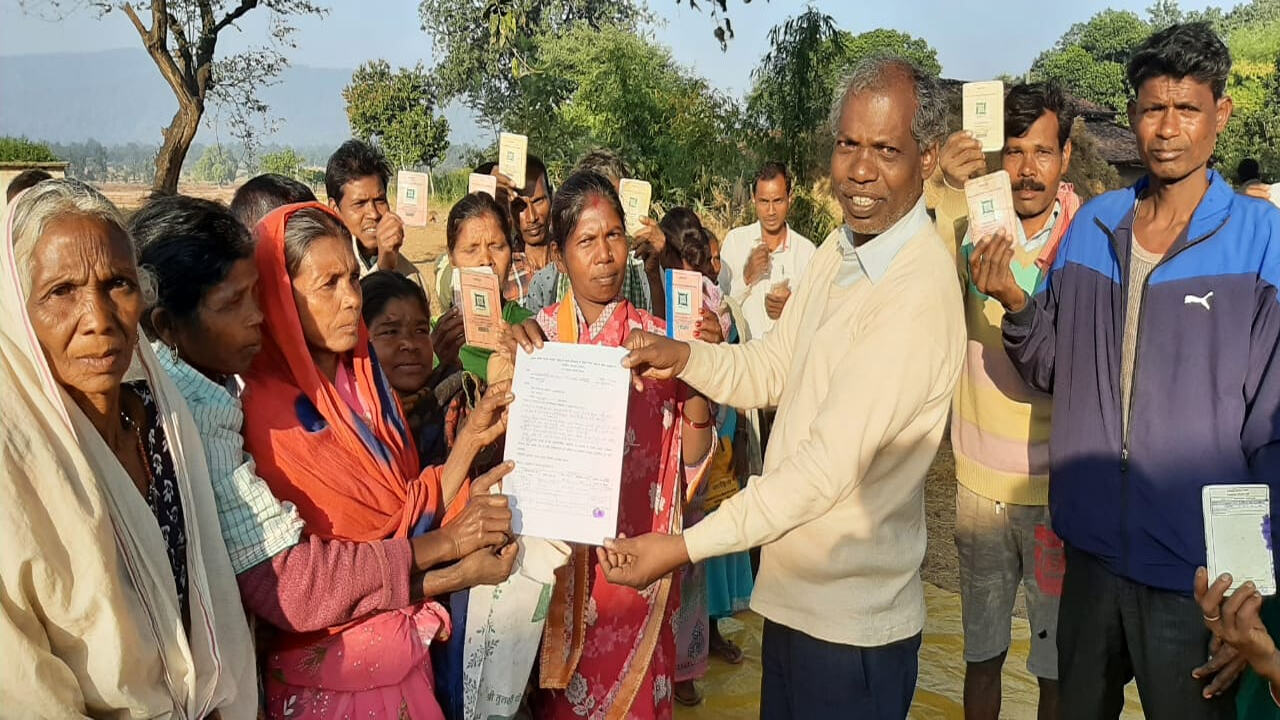 National food Security Act की उड़ी धज्जियां, गढ़वा जिले के 80 गांवों के लाभुकों का अक्टूबर माह का राशन नदारद 